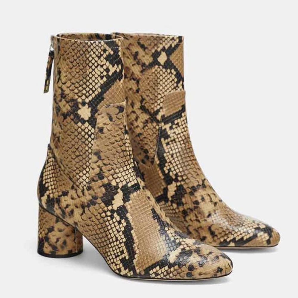 ♥️ Zara Snake Skin Boots